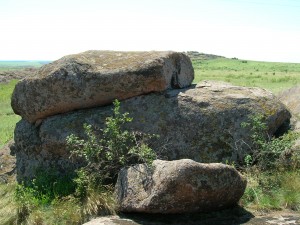 Каменные глыбы, происхождение которых до сих пор точно не установлено (Донецк и область)