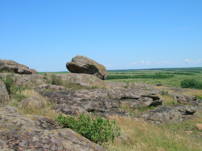 Фото достопримечательностей Донецка и Донецкой области: Некоторые камни так причудливо расположены, что вызывают разные ассоциации