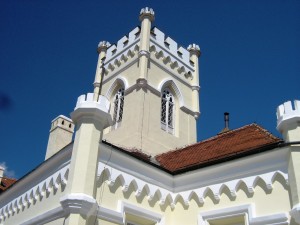 Замок Тракошчан. Башня в неоготическом стиле крупным планом (Хорватия)