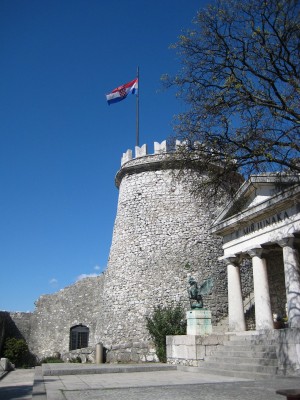 Башня замка Трсат крупным планом (Хорватия)