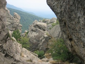 Причудливые скалы на горе Индюк (Кавказ и Черноморское побережье)