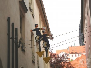 Детская забава, ездящие по канату почтальоны (Германия)