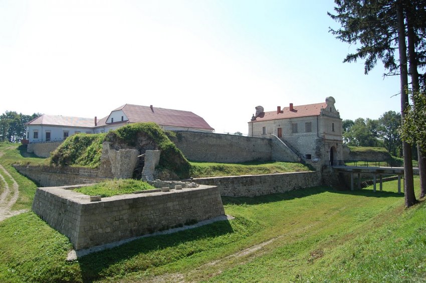 Фото достопримечательностей Тернополя и Тернопольской области: Оборонительные укрепления Збаражского замка