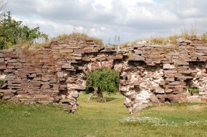 Подзамочек. Старые камни, оставшиеся от замка (Тернополь и область)