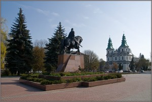 Памятник Даниле Галицкому и Доминиканский костел в Тернополе (Тернополь и область)