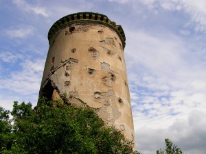 Одна из башен Червоногородского замка крупным планом (Тернополь и область)