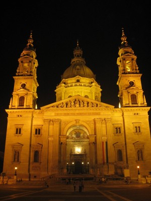 Базилика Святого Иштвана. Вид ночью (Будапешт)