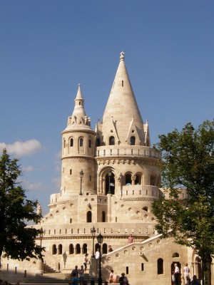 Рыбацкий бастион (Hal&#225;szb&#225;stya) — сооружение на Крепостном холме в Буде (Будапешт)