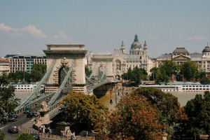 Окутанный легендами Цепной мост (Будапешт)