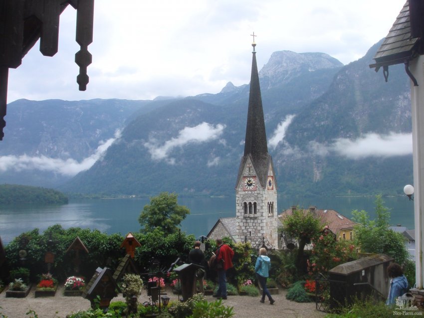 Фото достопримечательностей Австрии: Hallstatt. Евангелическая церковь и кладбище