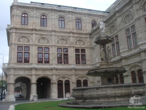 Фонтан у Венского оперного театра (Вена)