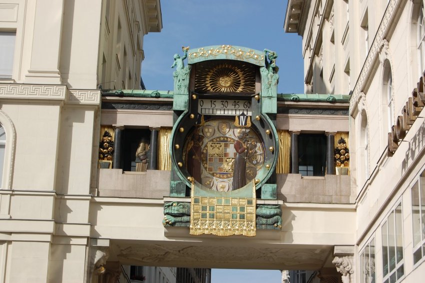 Фото достопримечательностей Вены: Знаменитые Анкер-часы на Хоер-Маркт