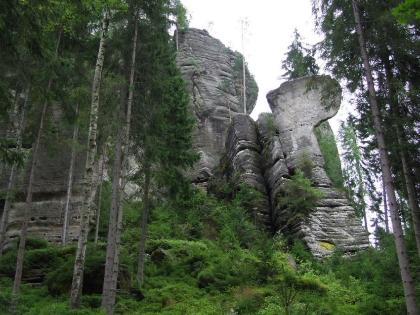 Фото достопримечательностей Чехии: Скалы в Теплице, природа рождает причудливые образы из камня