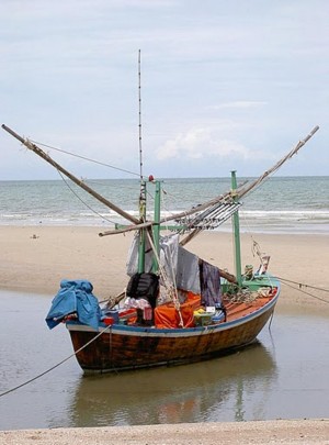 Традиционная лодка тайских рыбаков (Тайланд)