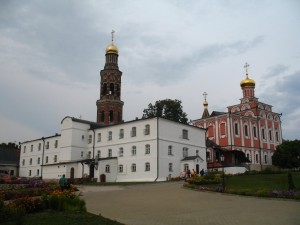 На территории Иоанно-Богословского монастыря в Пощупово (Европейская часть России)