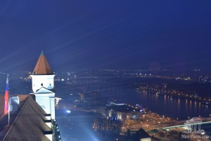Вид на Братиславу с одной из башен Братиславского града (Словакия)