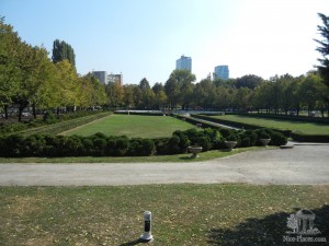 Парк при медицинском университете в Братиславе (Словакия)