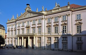 Примациальный дворец или попросту мэрия Братиславы (Словакия)