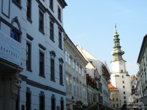 Исторический центр Братиславы. Впереди Михалска Брана (Словакия)