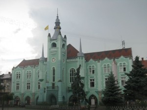 Мукачево. Городская Ратуша 1904 года постройки (Карпаты и Закарпатье)