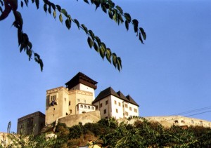Возвышающийся на холме Тренчанский замок (Словакия)