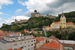 Вид на Тренчин и Тренчанский град (Словакия)