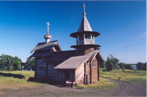 Деревянная церковь - шедевр старорусского зодчества (Карелия)