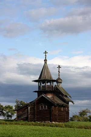 Деревянная часовня - старорусское православное зодчество (Карелия)