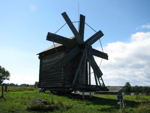 Ветряная деревянная мельница (Карелия)