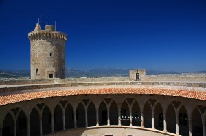 Замок Бельвер (Castell de Bellver) в Пальма-де-Майорка (Остров Майорка)