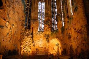 Отделка Кафедрального собора Пальмы де Майорка внутри - творение Антонио Гауди (Остров Майорка)