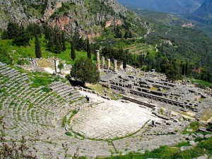 Древнегреческий амфитеатр в Дельфах (Греция)