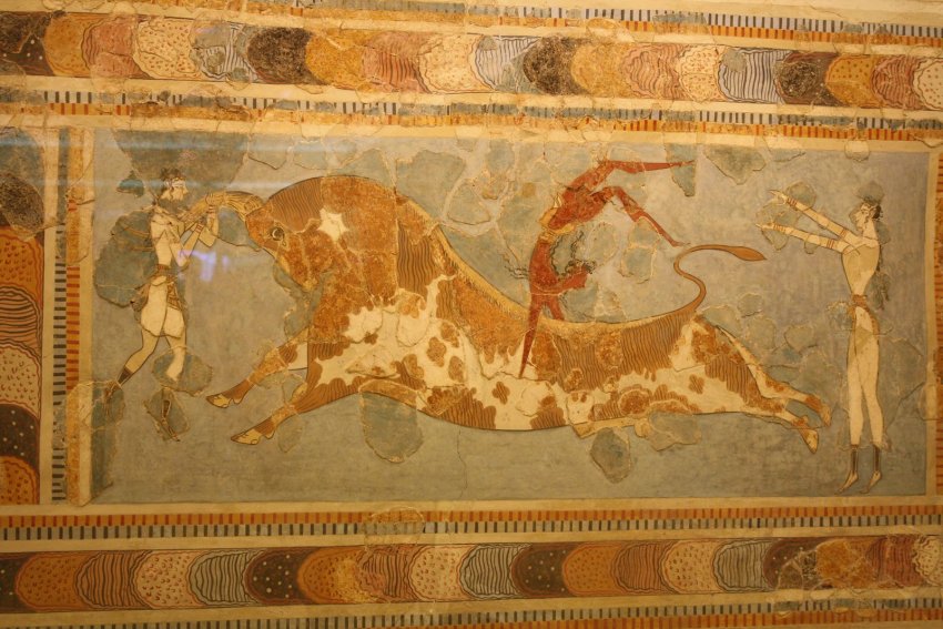 Фото достопримечательностей Греции: Знаменитая фреска "Игры с быками" в археологическом музее Ираклиона