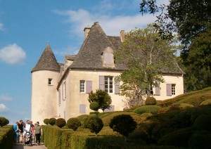 Самшитовая аллейка, ведущая к замку (Франция)