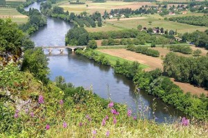 Вид с Дордонского бельведера на долину (Франция)