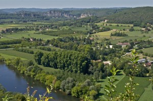 Вид с Дордонского бельведера на долину (Франция)