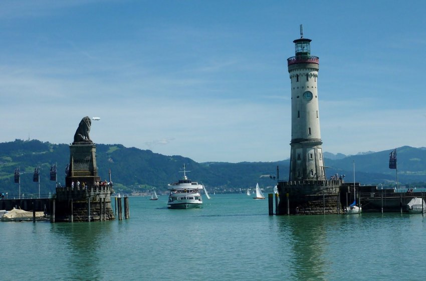 Фото достопримечательностей Германии: Знаменитый маяк и Баварский лев в Линдау