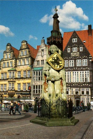 Монумент Роланда, покровителя Бремена, на Рыночной площади (Германия)