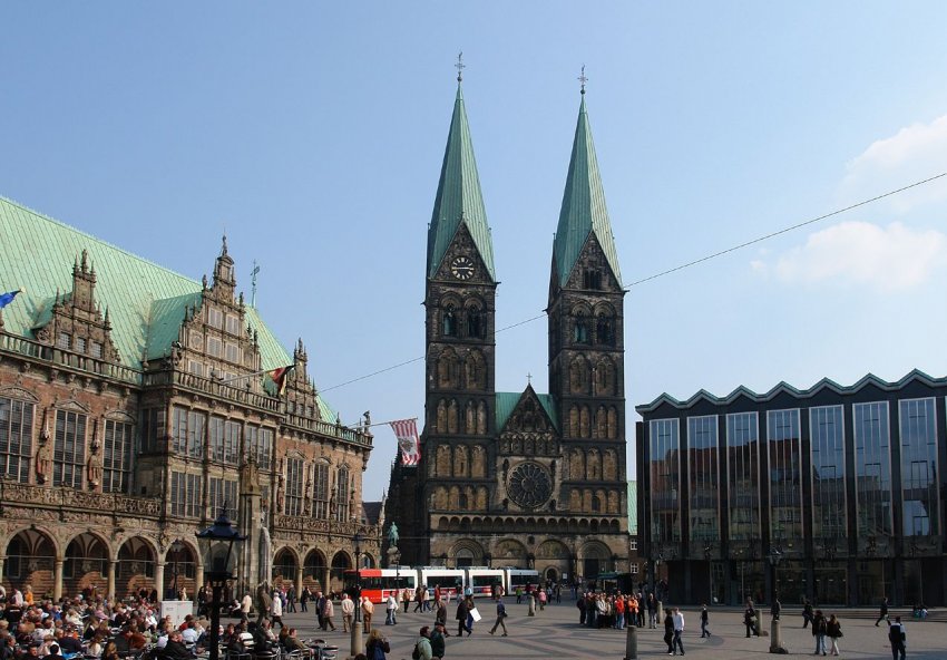 Фото достопримечательностей Германии: Кафедральный собор в ансамбле Рыночной площади Бремена