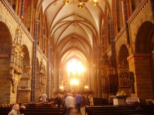 Кафедральный собор Бремена. Вид внутри храма (Германия)
