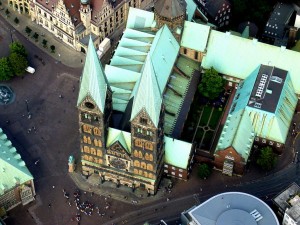 Вид с высоты на Бременский Кафедральный собор (Германия)