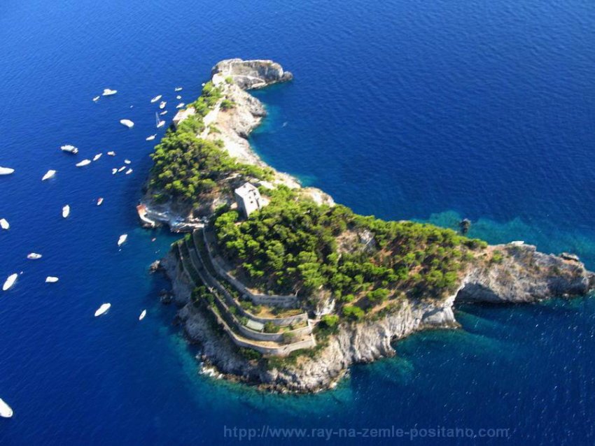 Фото достопримечательностей Италии: Группа островов архипелага Ли Гали, находящегося недалеко от Позитано