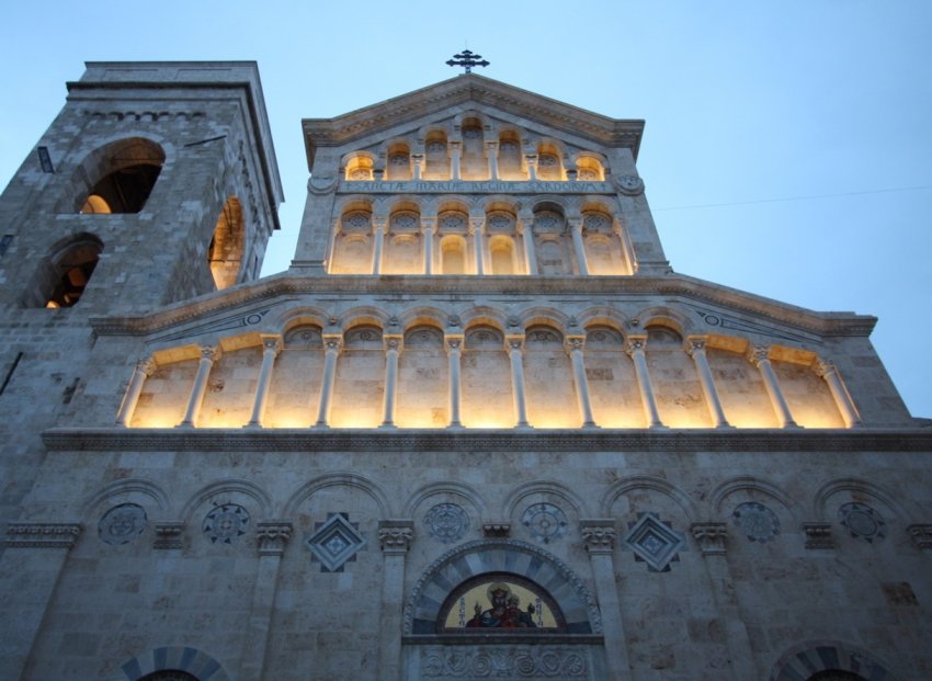 Фото достопримечательностей Италии: Кафедральный собор Св. Марии в Кальяри