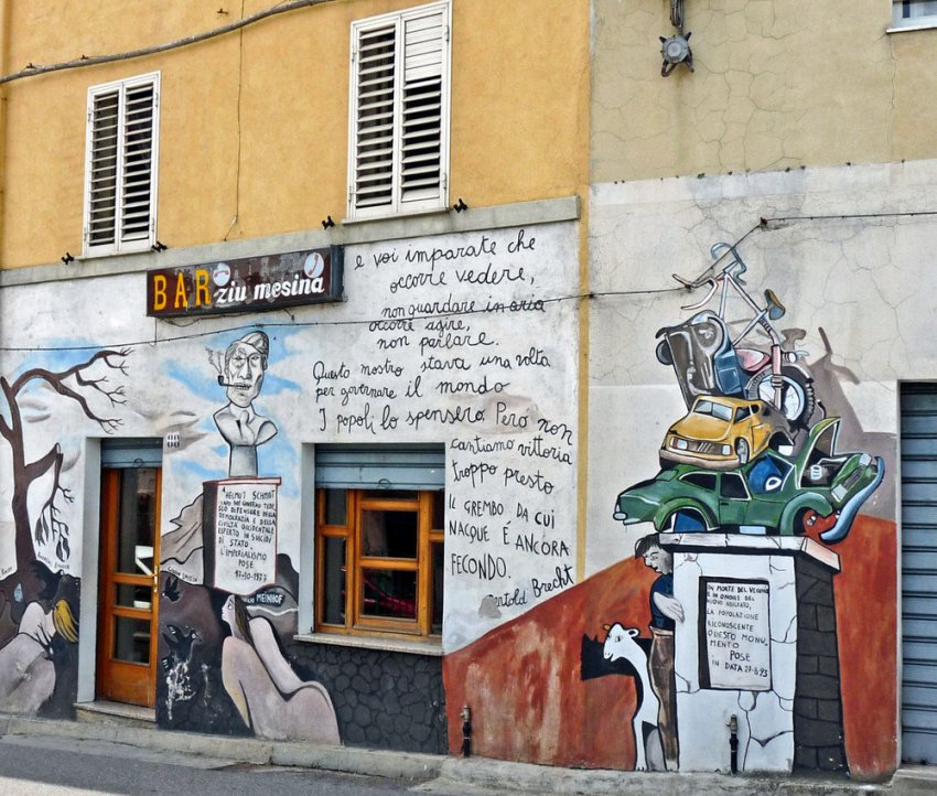 Фото достопримечательностей Италии: Типичная стена дома в Оргозоло