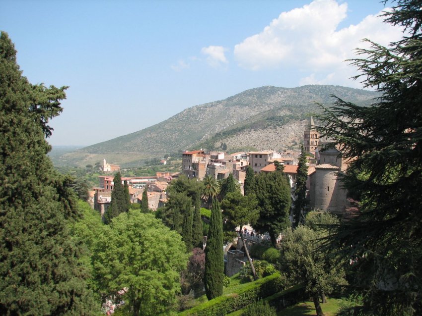 Фото достопримечательностей Италии: Вид на Тиволи, открывающийся с виллы Д'Эсте