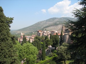 Вид на Тиволи, открывающийся с виллы Д'Эсте (Италия)