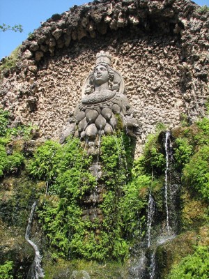 Фонтан Артемиды - богини плодородия. Вилла Д'Эсте в Тиволи (Италия)