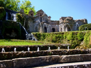 Чуть ли не каждый метр виллы Д'Эсте имеет фонтан (Италия)