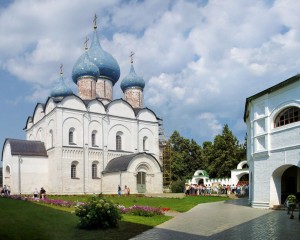 Богородице-Рождественский собор - главное здание Суздальского кремля (Золотое Кольцо России)