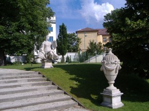 Скульптуры в парке "сад Грассалковича"  (Словакия)